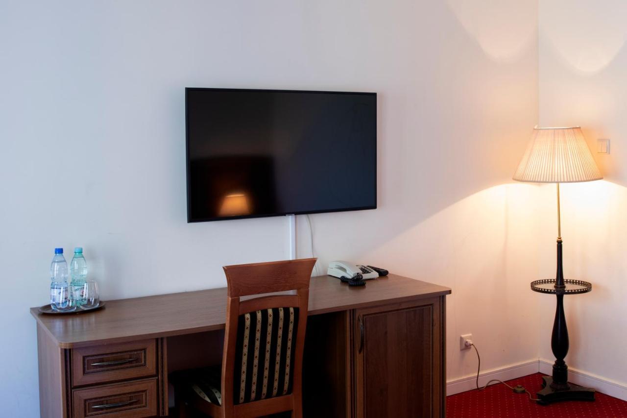 Klub Sosnowy Hotel Warsaw Ngoại thất bức ảnh