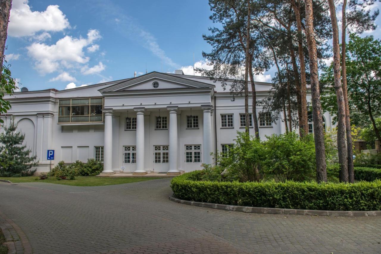 Klub Sosnowy Hotel Warsaw Ngoại thất bức ảnh