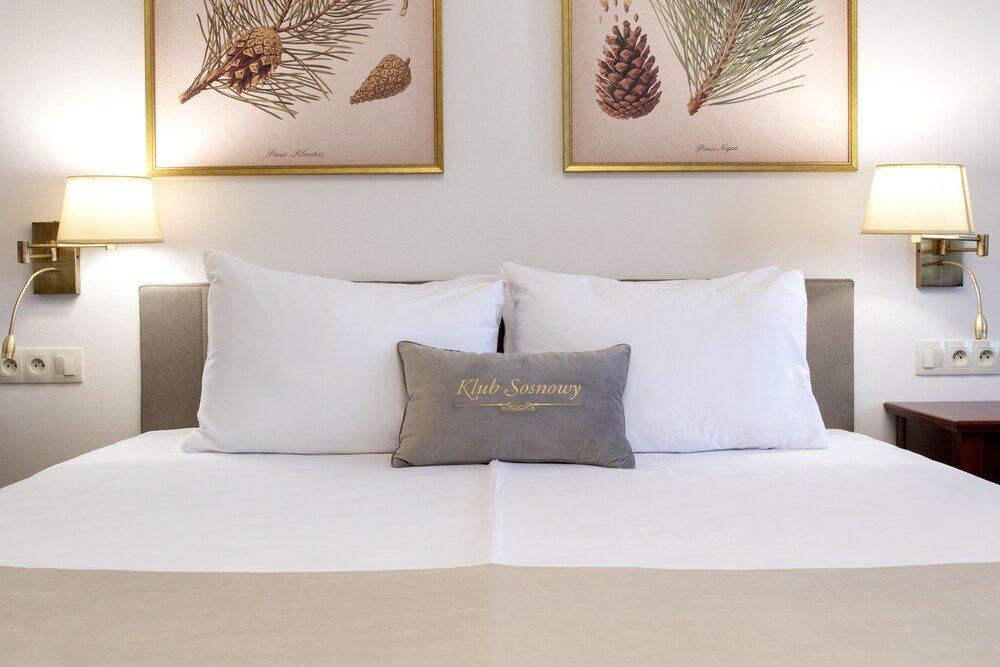 Klub Sosnowy Hotel Warsaw Ngoại thất bức ảnh
