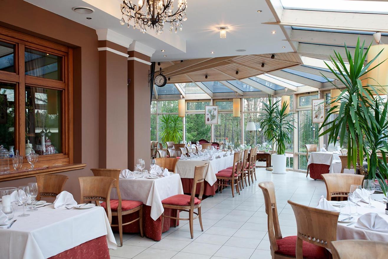 Klub Sosnowy Hotel Warsaw Ngoại thất bức ảnh