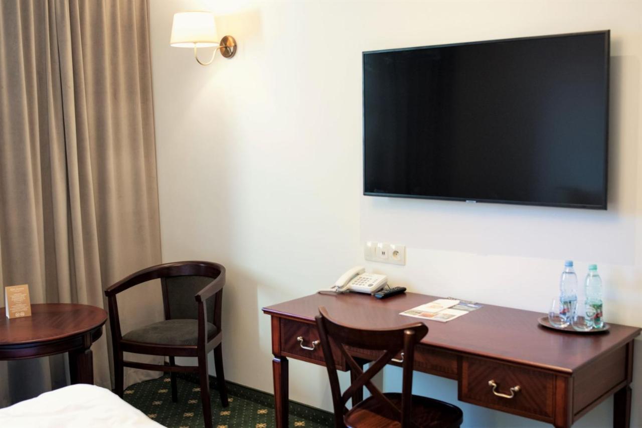 Klub Sosnowy Hotel Warsaw Ngoại thất bức ảnh